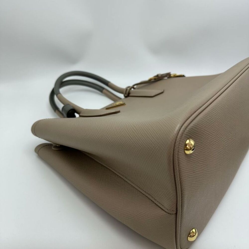Prada Women Pre-Loved Bag Very Good Condition - Picture 3 of 6
